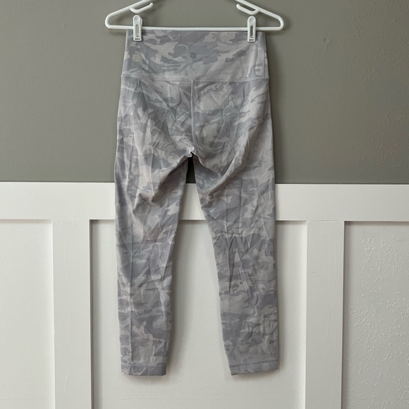 Lululemon Wunder Under High-Rise Crop in Incognito Camo Jacquard - Picture 5 of 8